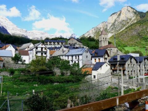 Tres culturas religiosas sin moverte del Pirineo aragonés